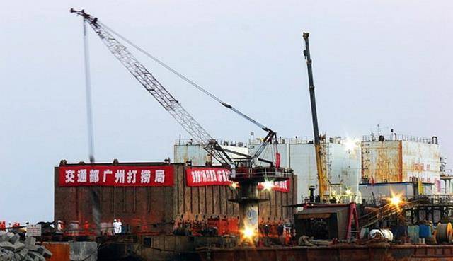 “南海一号”被成功打捞<strong></p>
<p>7号交易所</strong>,光是清理船体淤泥,专家们就花了7年