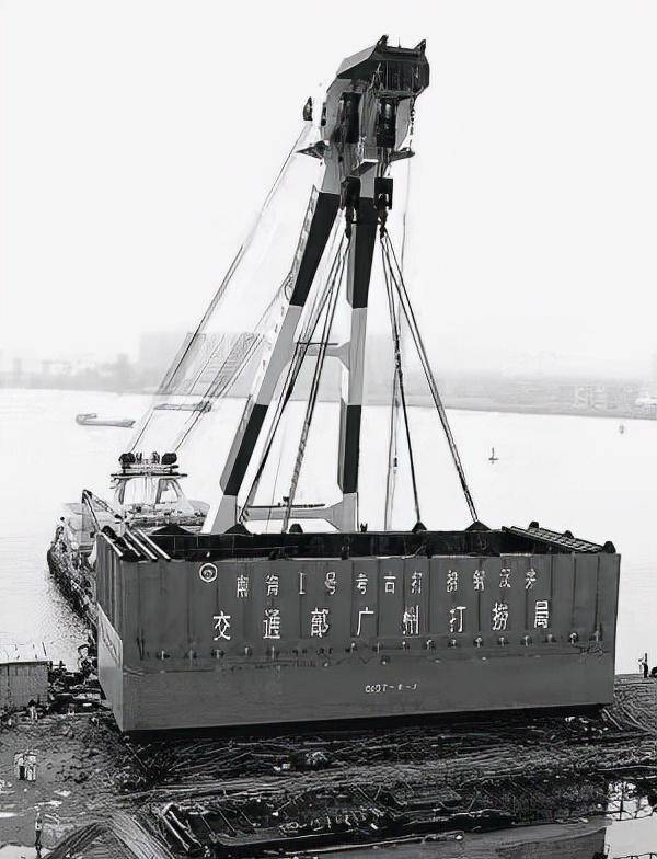 “南海一号”被成功打捞<strong></p>
<p>7号交易所</strong>,光是清理船体淤泥,专家们就花了7年