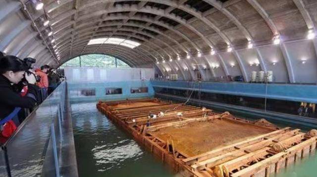 “南海一号”被成功打捞<strong></p>
<p>7号交易所</strong>,光是清理船体淤泥,专家们就花了7年