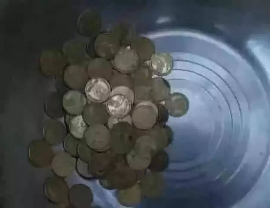 小心<strong></p>
<p>上交易所的币是真币吗</strong>！你收藏的梅花套币可能是水洗币！