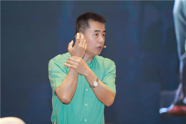 十年关爱<strong></p>
<p>基金协会</strong>,不忘初心 ——“中国医师协会以岭关爱医师健康专项基金”医师身心健康活动在海南举行