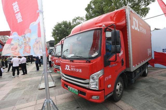 阳澄湖大闸蟹开捕<strong></p>
<p>二分币价格</strong>! 产量将达1.1万吨 个大膏多 价格再降10% 行业首创缺重一赔二