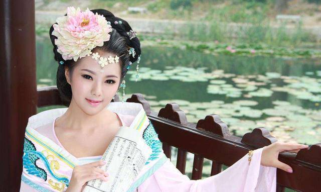 在古代买一个仆人或丫环大概需要多少钱，折合人民币多少