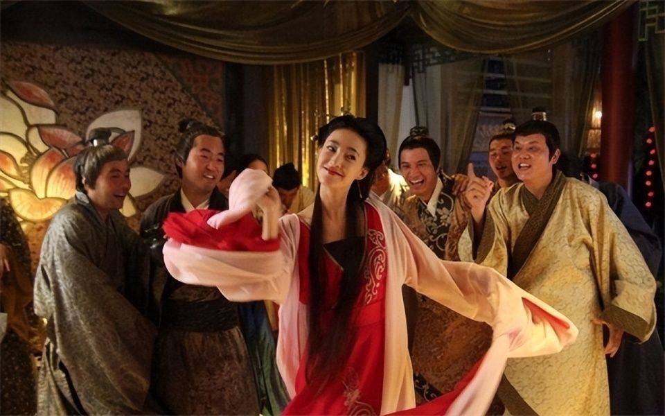 古代逛一次青楼需要花多少银子<strong></p>
<p>抖币多少钱</strong>？换算成人民币是多少钱？