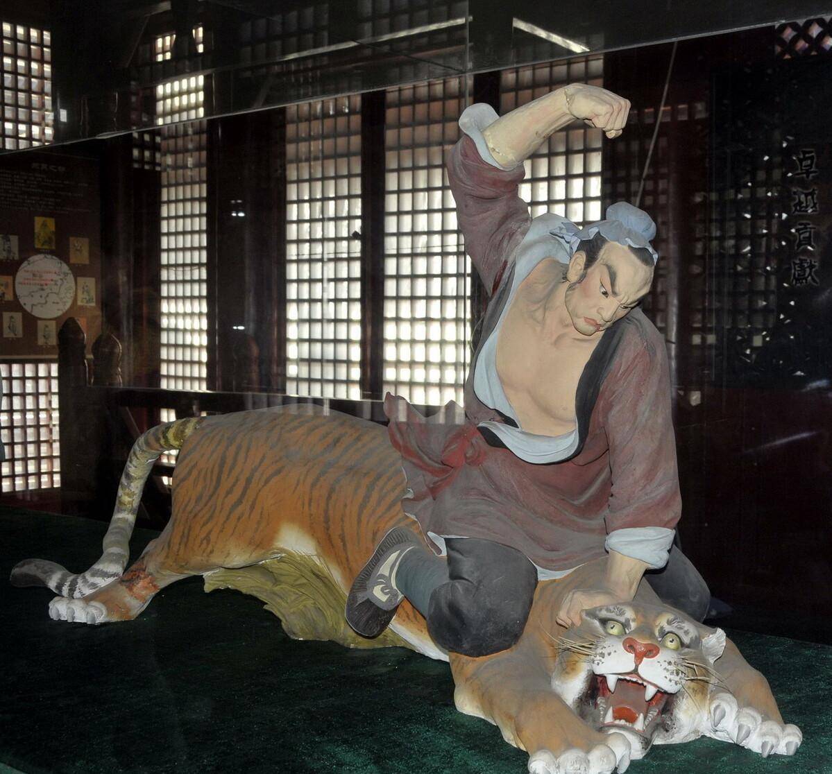 武松担任阳谷县“都头”<strong></p>
<p>抖币多少钱</strong>,一年俸禄有多少,折算成人民币合多少钱