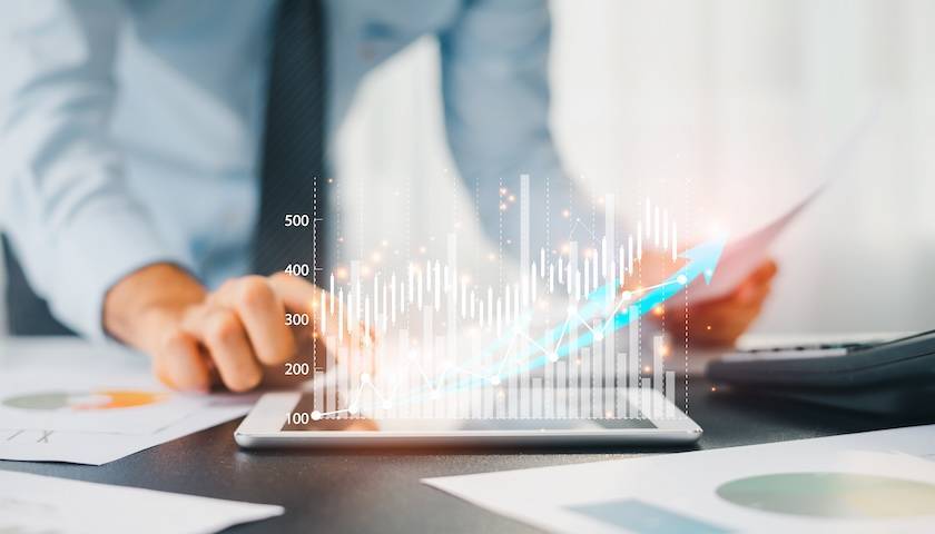 IMF:世界经济接近软着陆<strong></p>
<p>货币敞口风险</strong>,各国央行面临货币政策双重风险