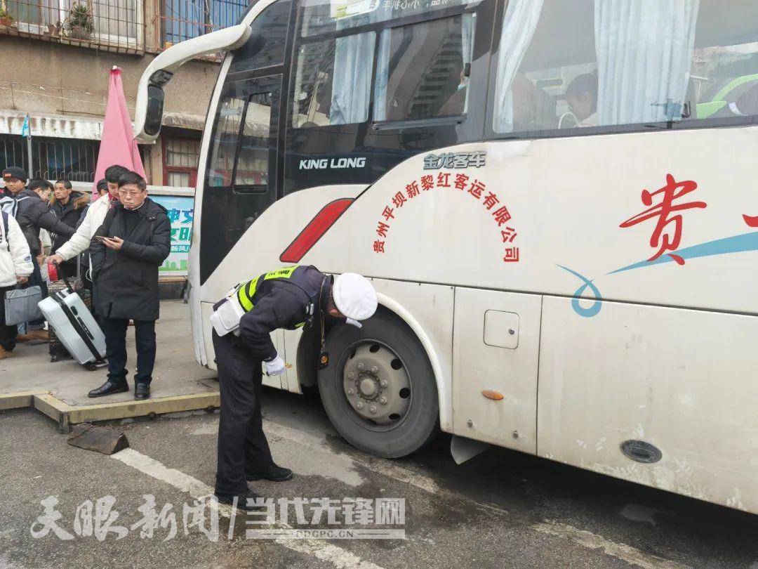 南明交警:交安宣传不停歇 密织出行“防护网”