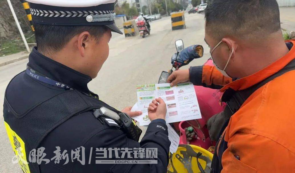 南明交警:交安宣传不停歇 密织出行“防护网”