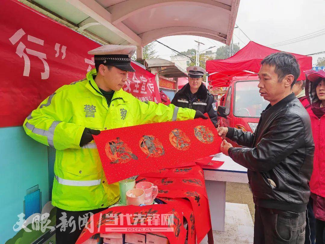 南明交警:交安宣传不停歇 密织出行“防护网”