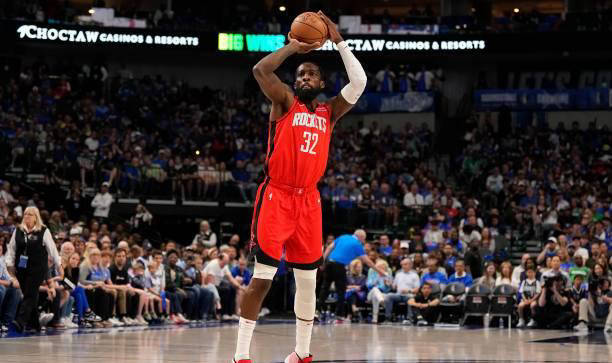 火箭的溢价合同：留下还是交易？