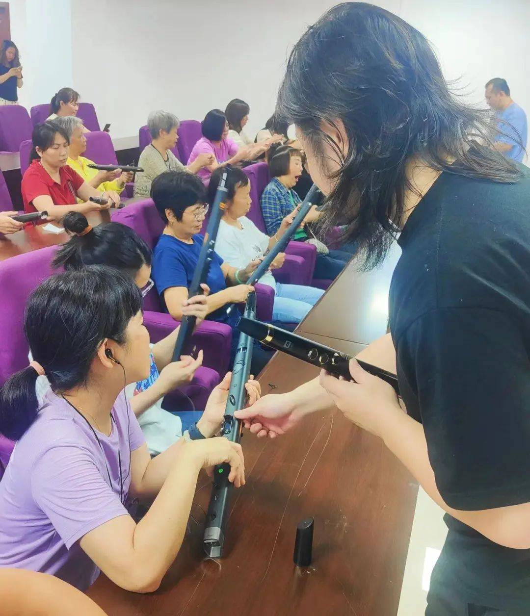 当村里的“银发族”玩起​<strong></p>
<p>玩币族</strong>了音乐