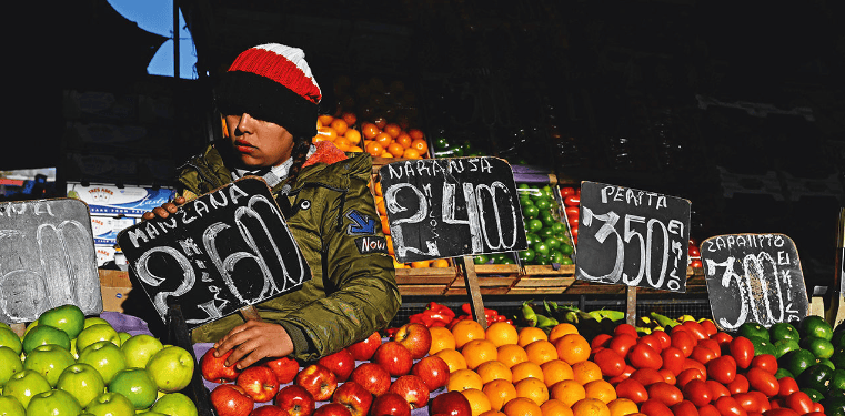 货币持续贬值<strong></p>
<p>货币发行费</strong>,阿根廷发行10000比索新币,20000比索的也印好了