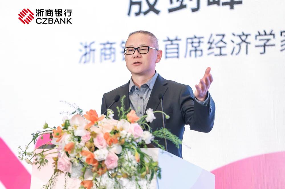 专访殷剑峰: 建立主权信用货币发行模式<strong></p>
<p>货币发行费</strong>,锻造强大的人民币