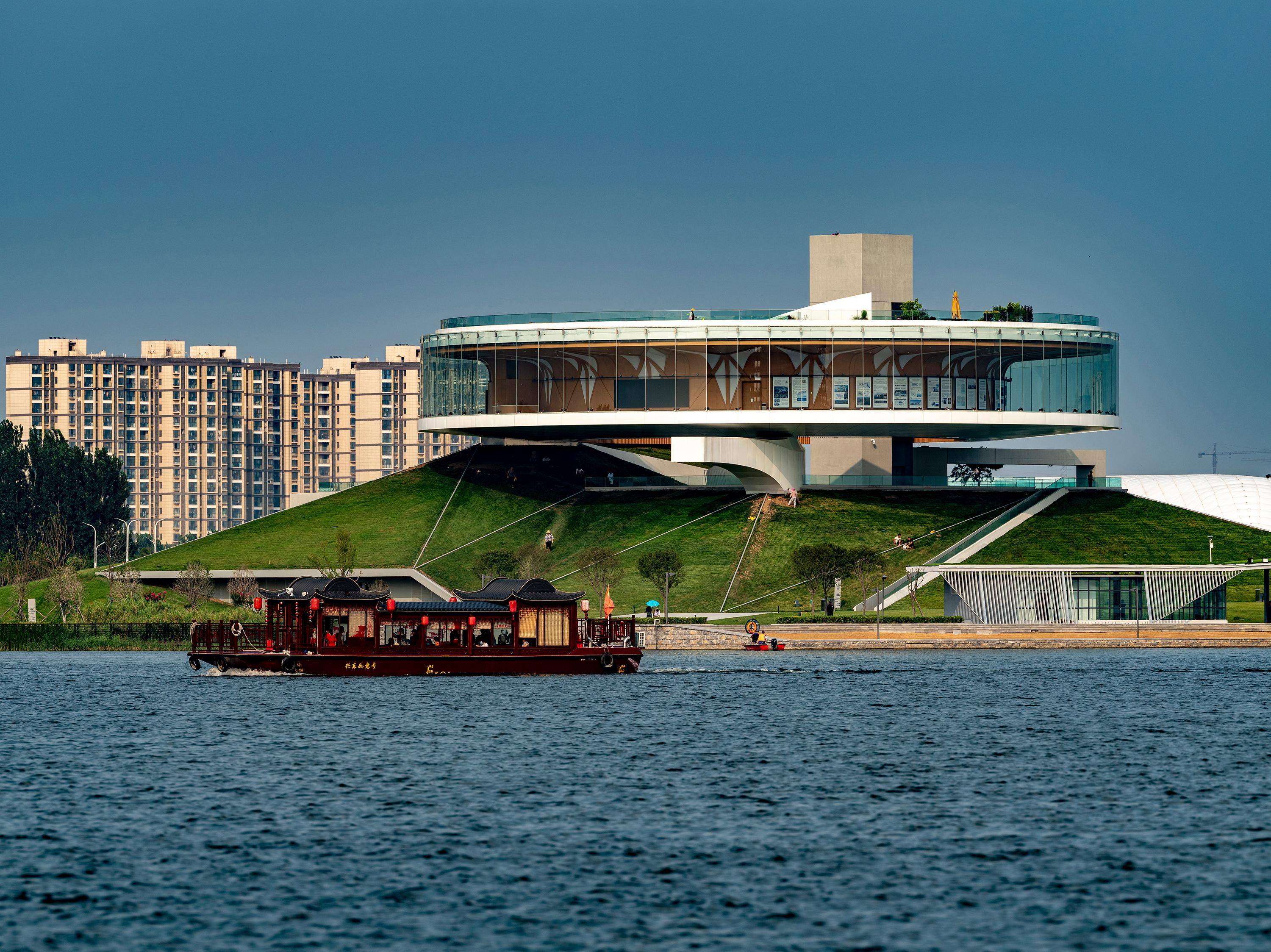 AI模拟主播、RPA政务数字员工……郑东新区新质生产力满目新