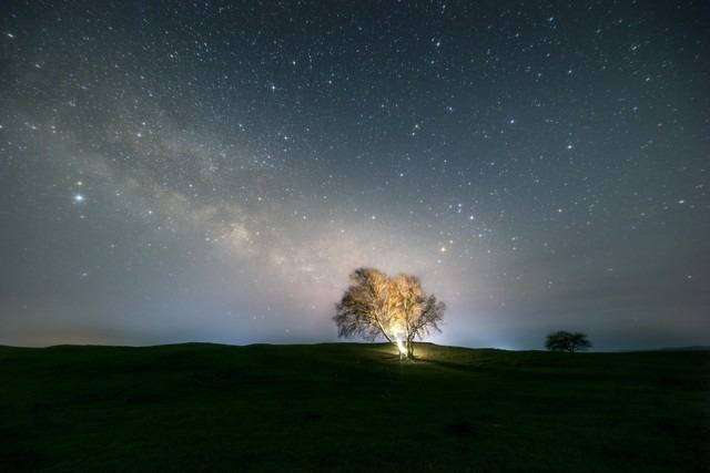 佳能EOS R6 Mark II星空摄影体验：记录初夏季节的银河之美