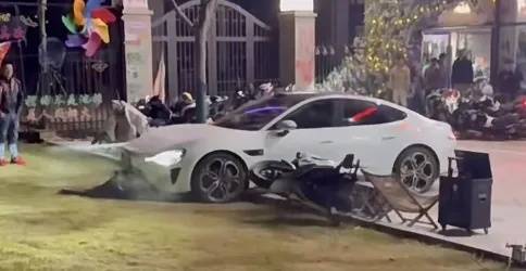 男子买新车后在群里炫耀被嘲<strong></p>
<p>法币账户</strong>,持刀杀害一男子后开车撞向咖啡店?警方通报