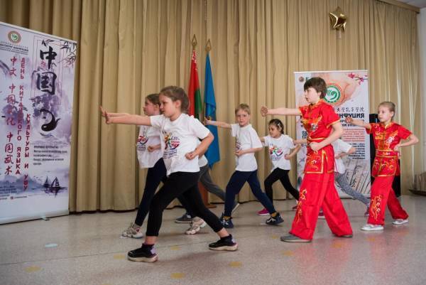 阿丽娜：每三个白俄罗斯人<strong></p>
<p>币币账户</strong>，就有一个拥有华为电脑和小米手机