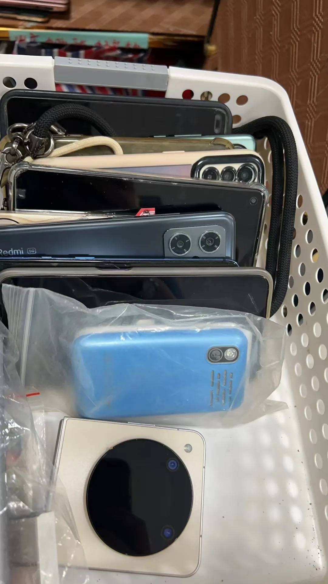 广州南站:900多台手机无人认领<strong></p>
<p>币币账户</strong>!12306可查询