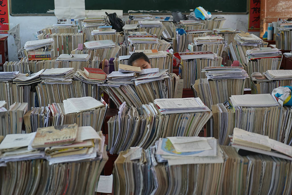 高中生上自习课抬头算违纪<strong></p>
<p>币币账户</strong>?别把学生当学习机器