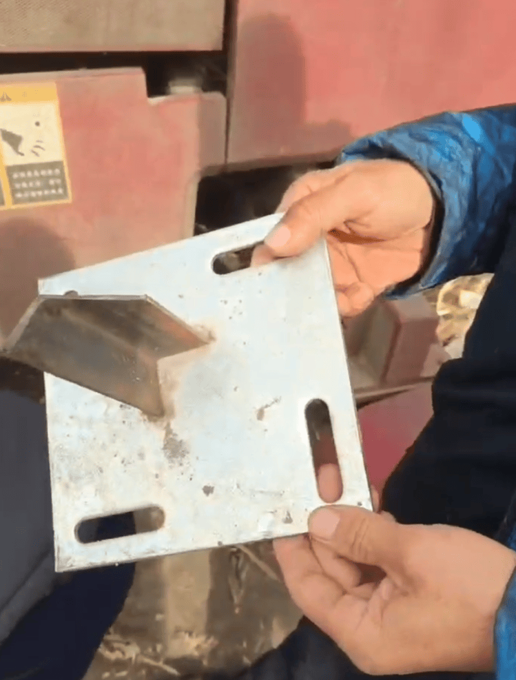 黑龙江农民收地疑遭恶意投放角铁<strong></p>
<p>炒币自动交易软件</strong>，自发筹款找“凶手”？当地回应