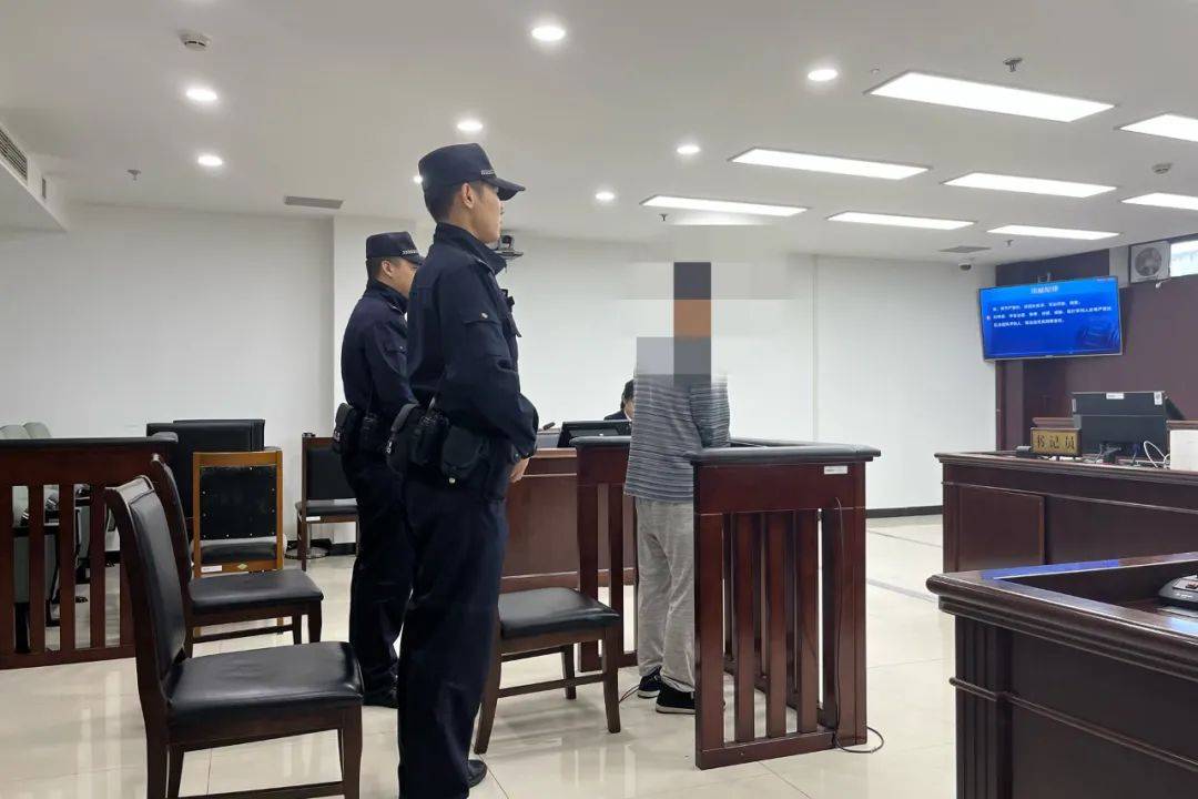 无耻!北京一对情侣租房<strong></p>
<p>moc币20个币</strong>,遭五旬房东潜入、偷窥