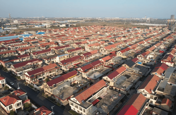 他被抓当晚有老百姓放鞭炮庆祝<strong></p>
<p>moc币20个币</strong>,探访江苏第一位农民副县长“三蟒”豪宅