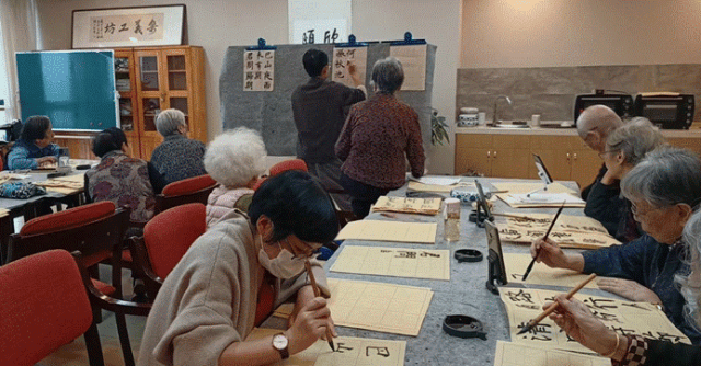 盼着退休的年轻人<strong></p>
<p>moc币20个币</strong>,提前30年看养老院