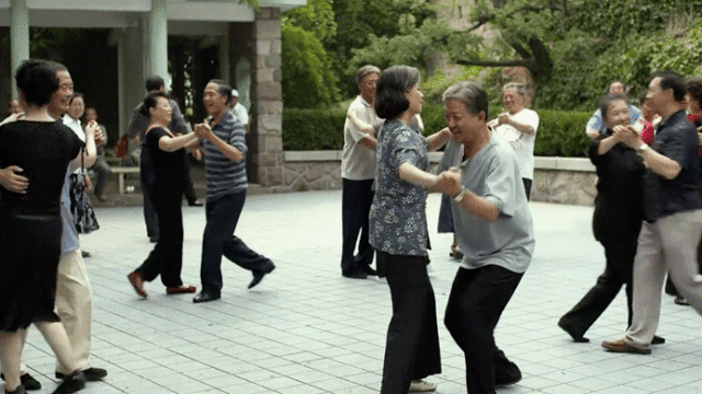 盼着退休的年轻人<strong></p>
<p>moc币20个币</strong>,提前30年看养老院