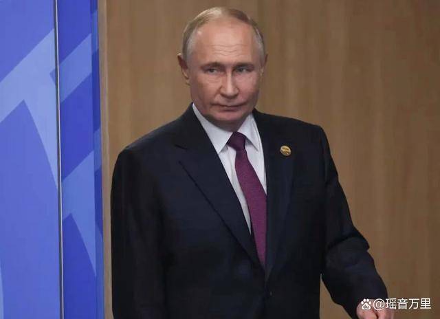 红军城被围!2万乌军撤离<strong></p>
<p>vrc客户端软件下载</strong>,乌总司令亲赴前线,这时想起中国了?