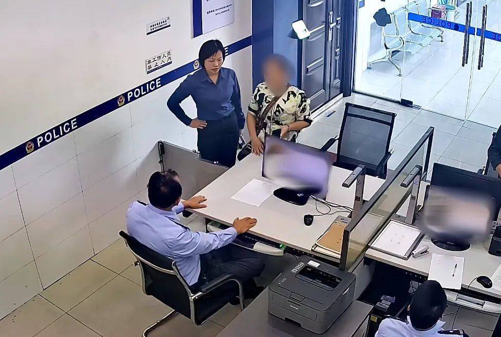 柳州女子到柳南万达买3万元黄金<strong></p>
<p>vrc客户端软件下载</strong>，不挑款不问价，店员吓到报警！