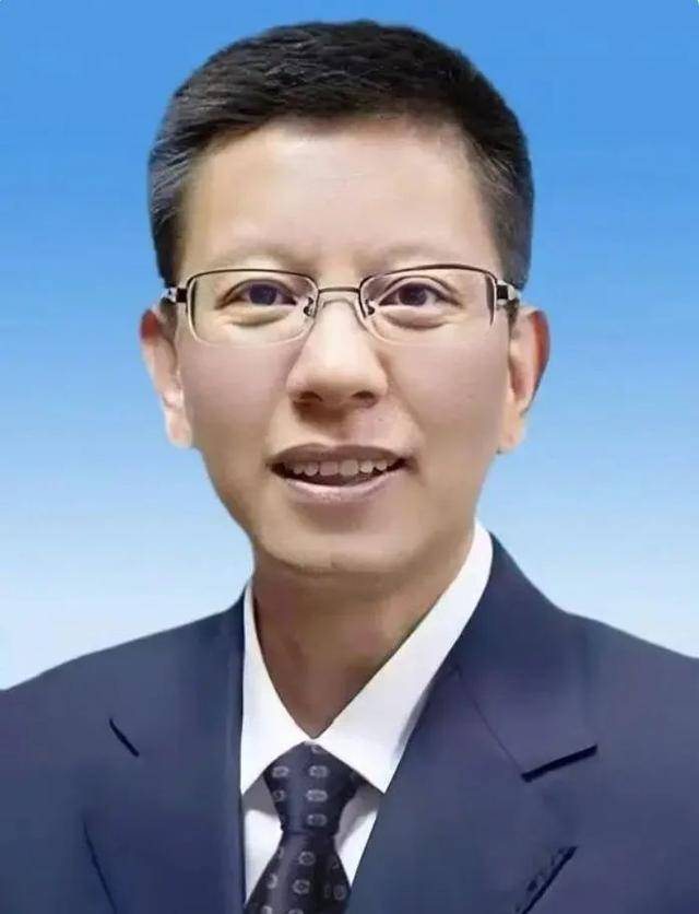 卸任市委书记3天后<strong></p>
<p>vrc客户端软件下载</strong>,55岁的他任省政府党组成员!