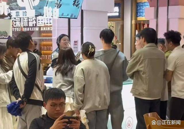 合肥两小伙辞职前买彩票中100万<strong></p>
<p>eth币多少一个</strong>，店员：两人平分