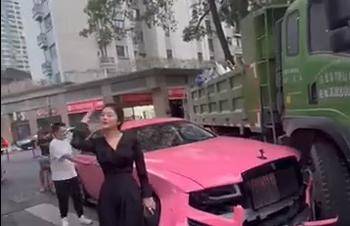 撞上劳斯莱斯的货车只有100万保险<strong></p>
<p>云币网eth充值地址</strong>,被撞车主回应