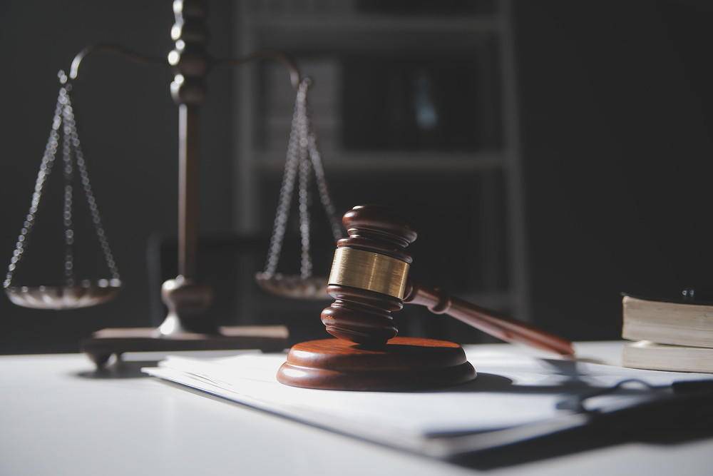 厦门一五金厂老板“卖零件”给外籍客户<strong></p>
<p>利率是货币的价格</strong>，被控非法制售枪支 有客户曾称是电池盒