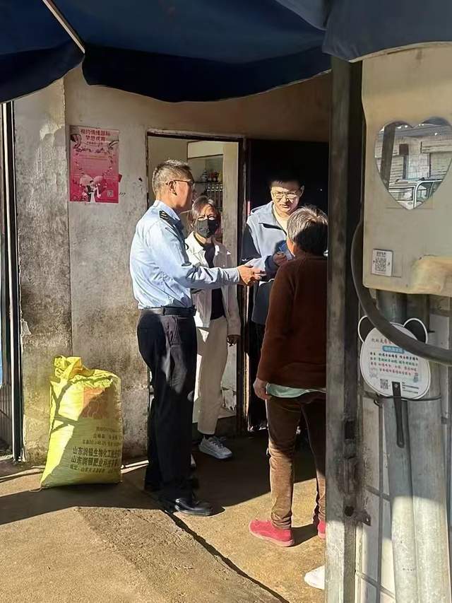 江苏一地多位村民称送自种菜籽到油坊榨油变“臭油”<strong></p>
<p>利率是货币的价格</strong>,期盼职能部门查明真相