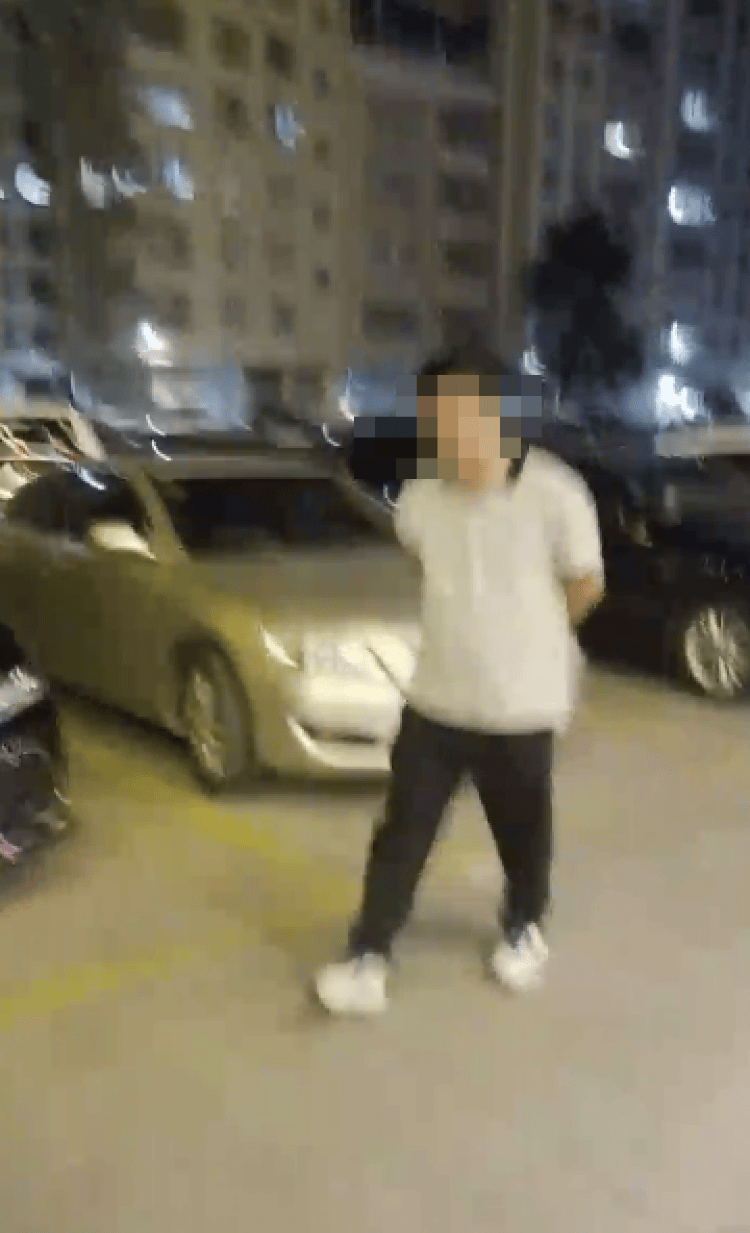 广东茂名高三女生从教学楼跳下<strong></p>
<p>利率是货币的价格</strong>,家属称留有遗书,学校:正在协商