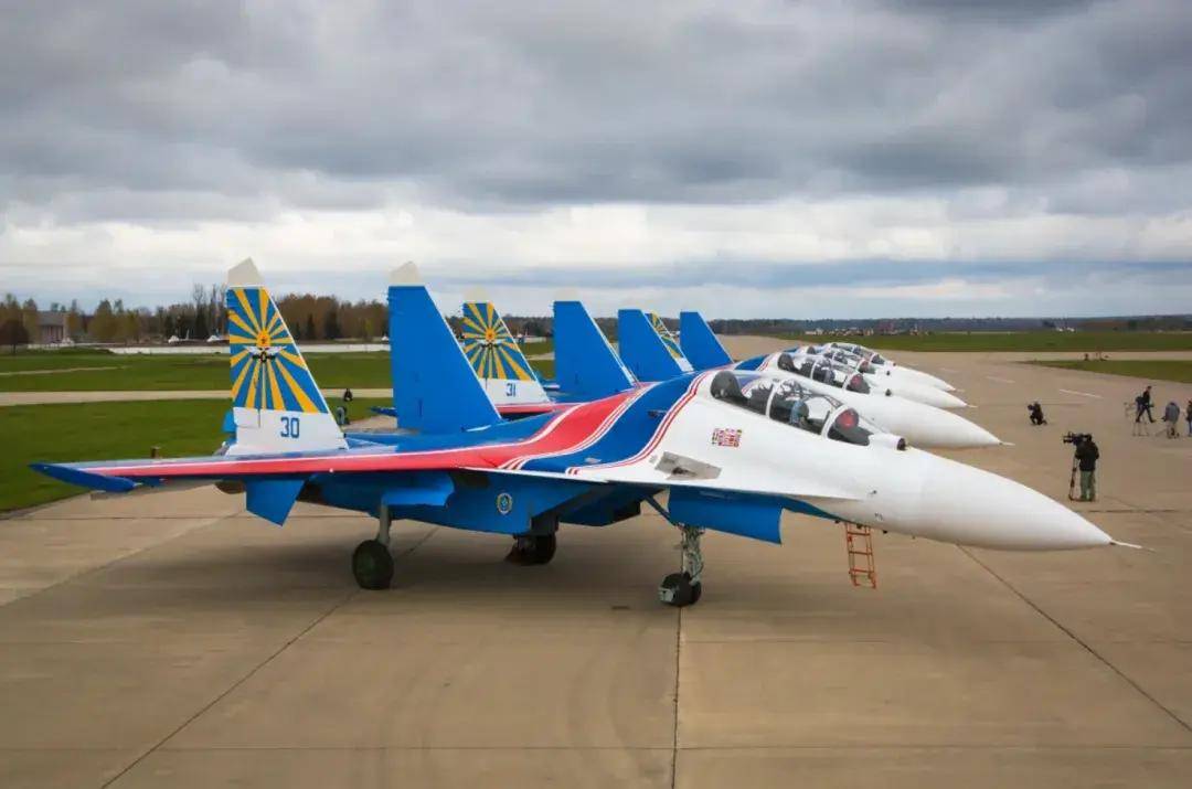 6型侧卫齐聚珠海<strong></p>
<p>mbeax东南亚货币交易</strong>!歼-16和苏-35S孰强孰弱?歼-15T才是最强侧卫?