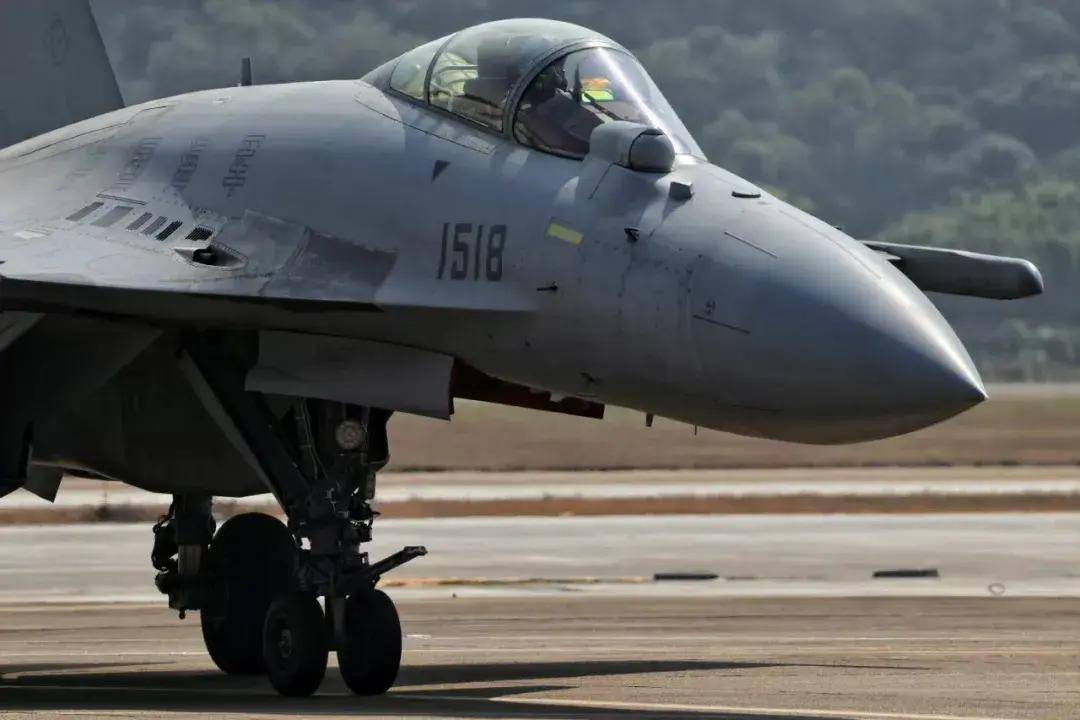 6型侧卫齐聚珠海<strong></p>
<p>mbeax东南亚货币交易</strong>!歼-16和苏-35S孰强孰弱?歼-15T才是最强侧卫?