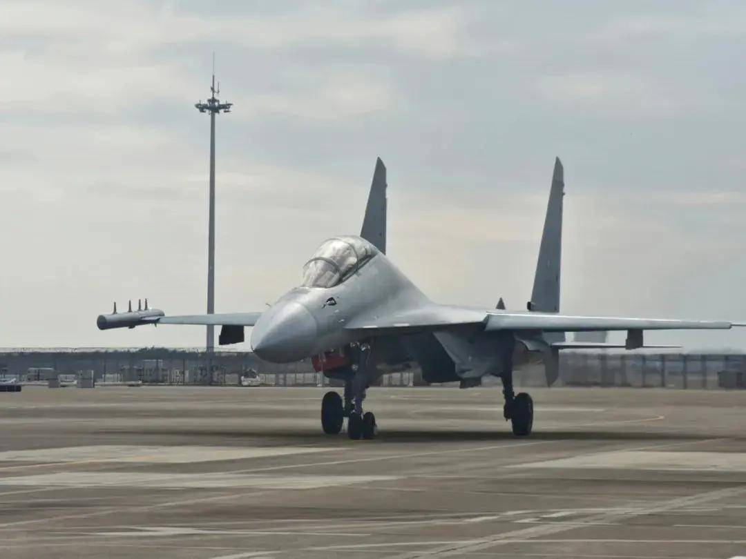 6型侧卫齐聚珠海<strong></p>
<p>mbeax东南亚货币交易</strong>!歼-16和苏-35S孰强孰弱?歼-15T才是最强侧卫?