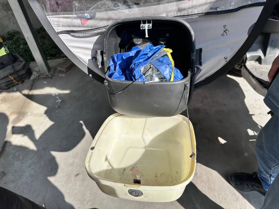 “我车被偷了<strong></p>
<p>关于etf套利交易</strong>,车上有块毒猪肉!”男子深夜报警,结局大反转