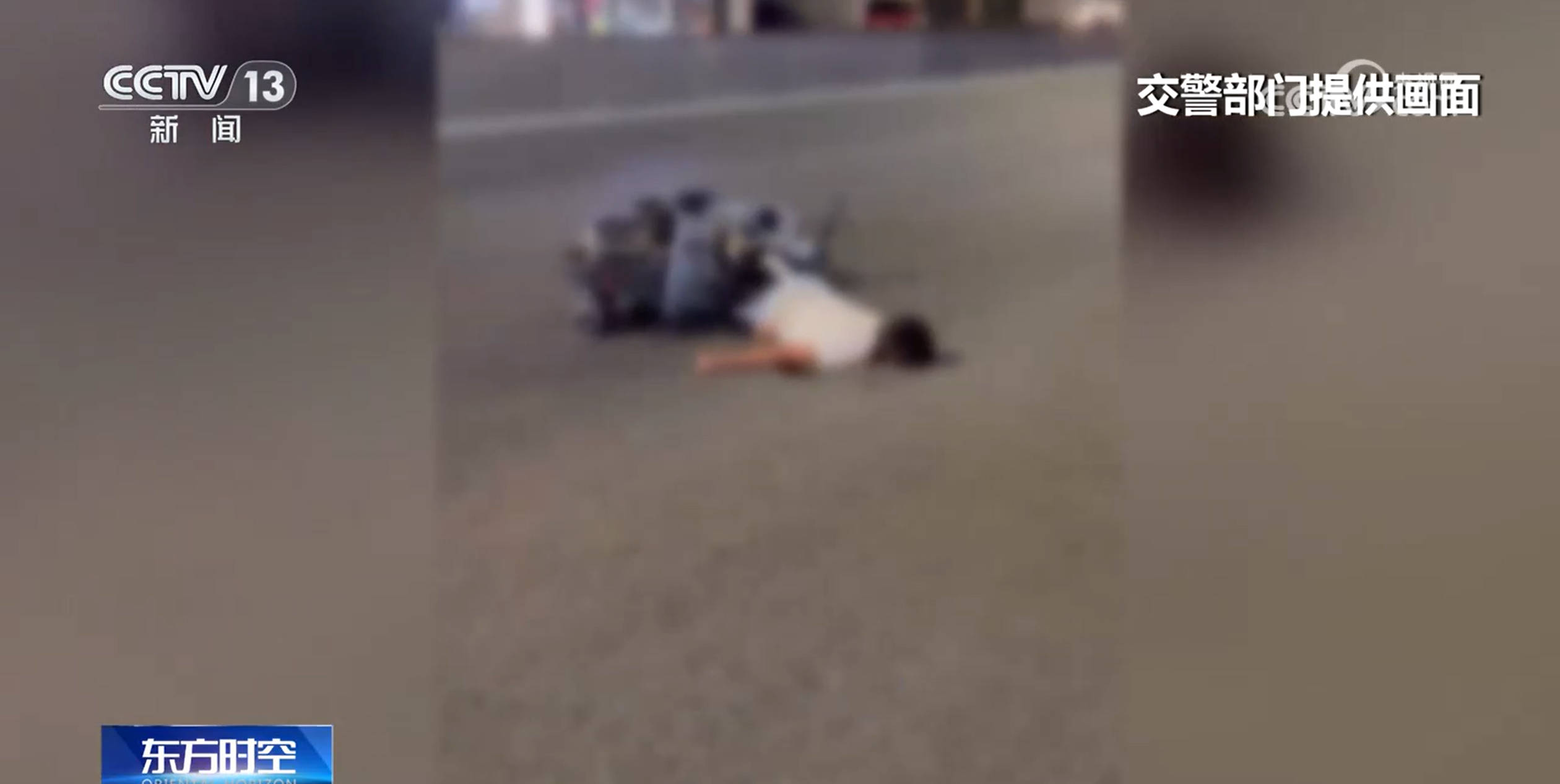 时速可达180公里<strong></p>
<p>关于etf套利交易</strong>!部分未成年人沉迷?电动自行车非法改装暗藏隐患