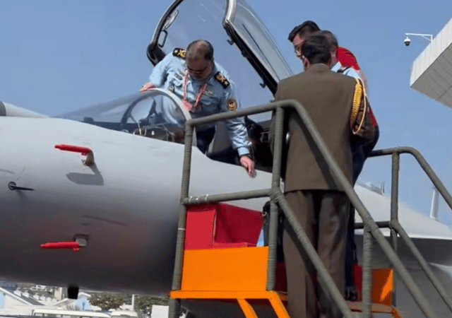 歼10CE才是最大赢家?航展首日被包围<strong></p>
<p>可以交易公信宝的网站</strong>,伊朗空军司令登机满脸幸福