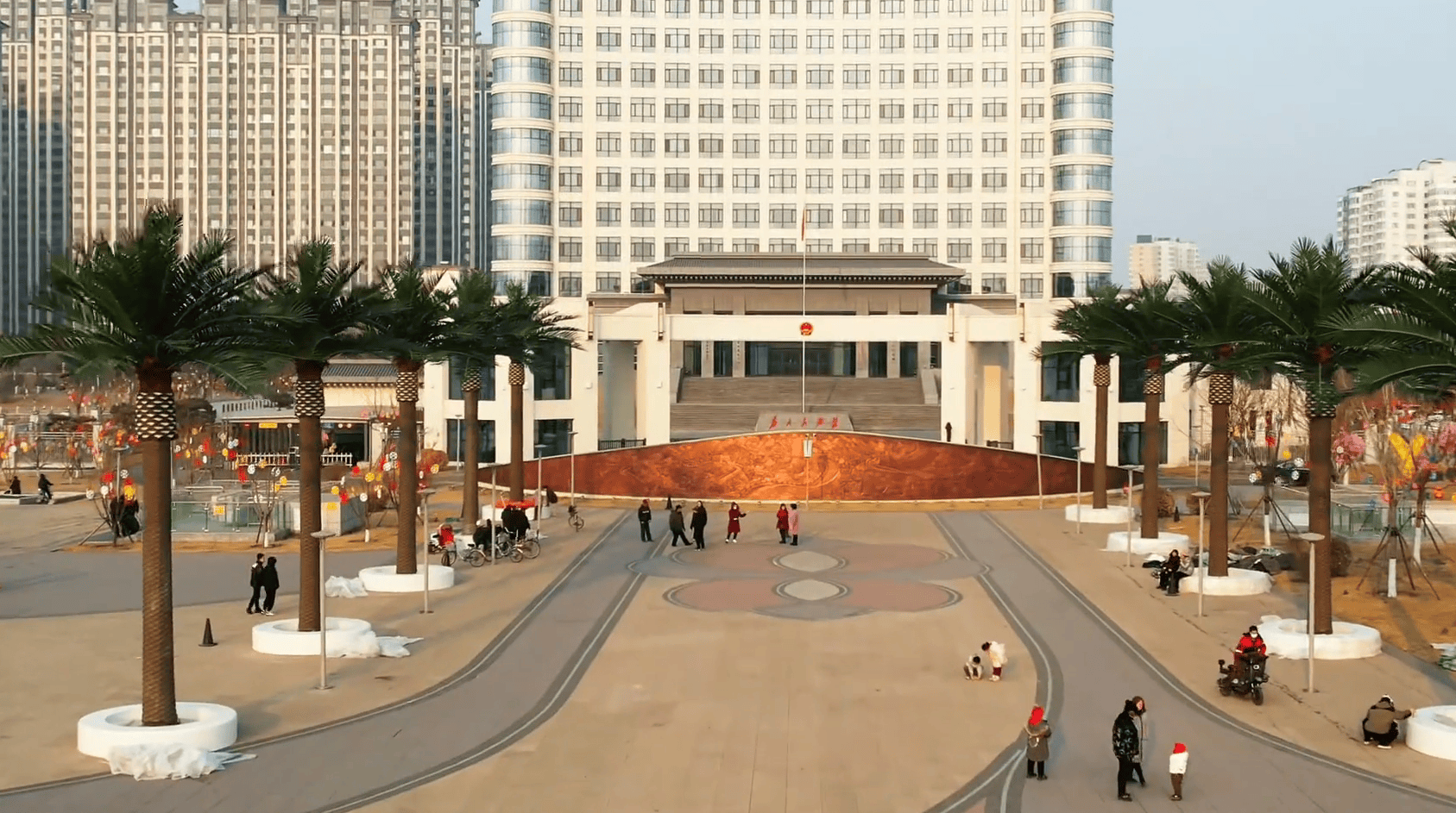 县政府门前广场花1305万建设仿真椰子树、雕塑等<strong></p>
<p>可以交易公信宝的网站</strong>,中央点名通报后,仿真椰子树连夜拆除