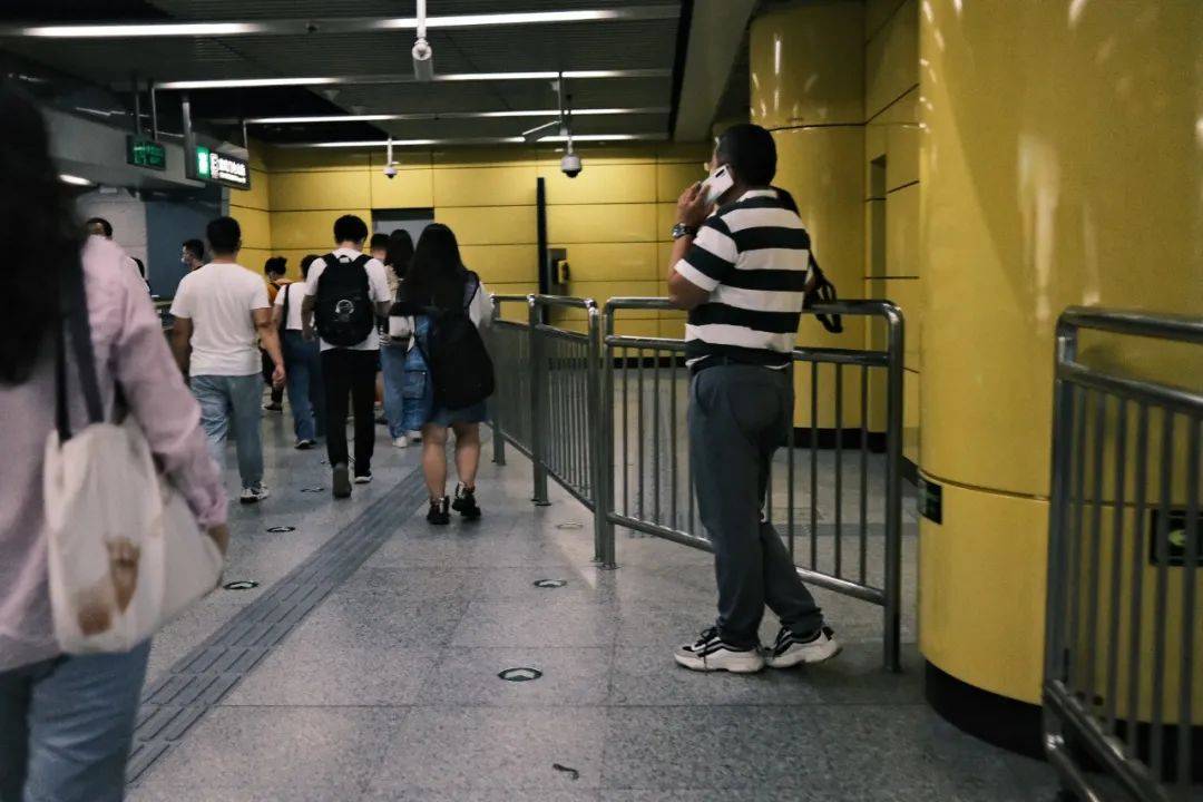 “地铁换乘路线比我的命还长”<strong></p>
<p>炒币入门专业教程</strong>，大城市通勤很难不被它逼疯