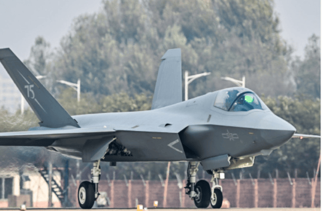 歼35一言不合开加力!拉出漂亮马赫环垂直爬升<strong></p>
<p>炒币入门专业教程</strong>,为何不如苏57精彩