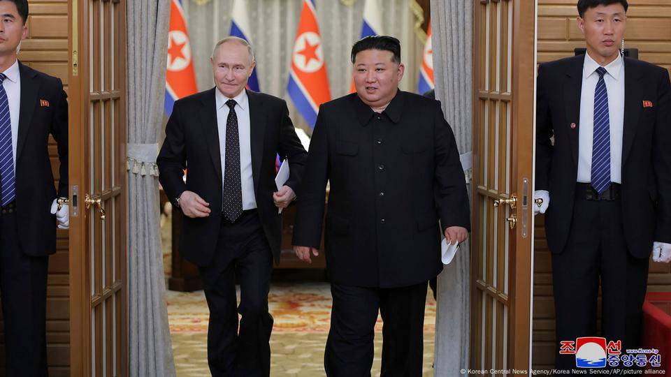 英媒:朝鲜重型武器抵达俄罗斯库尔斯克