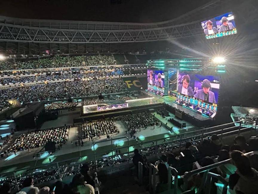 现场超3万人<strong></p>
<p>币圈交易30秒看涨跌</strong>!昨晚北京朝阳这里有场顶级电竞赛