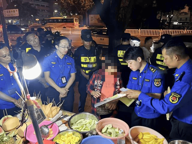 “锅铲声敲得我睡不着”！深夜<strong></p>
<p>币圈交易30秒看涨跌</strong>，深圳多名流动摊贩被劝离……