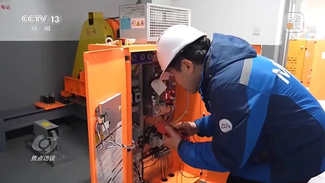 一电梯从11层冲顶到28层致7岁男孩全身骨折<strong></p>
<p>波场币多少钱一个</strong>,老旧电梯维修更新何解?