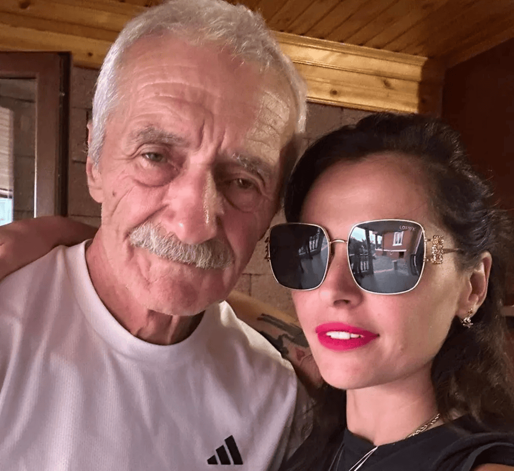 女子寻父多年<strong></p>
<p>波场币多少钱一个</strong>，发现父亲三年前就成了自己的Facebook好友